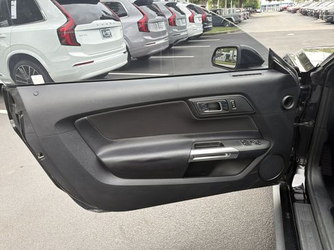 Used 2016 Ford Mustang Coupe RWD image 14