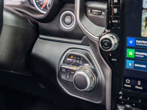 Used 2024 RAM 2500 Big Horn w/ Sport Appearance Package image 26