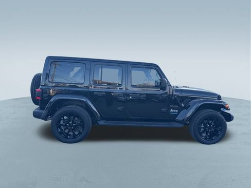 Used 2022 Jeep Wrangler Unlimited Sahara w/ Cold Weather Group image 9