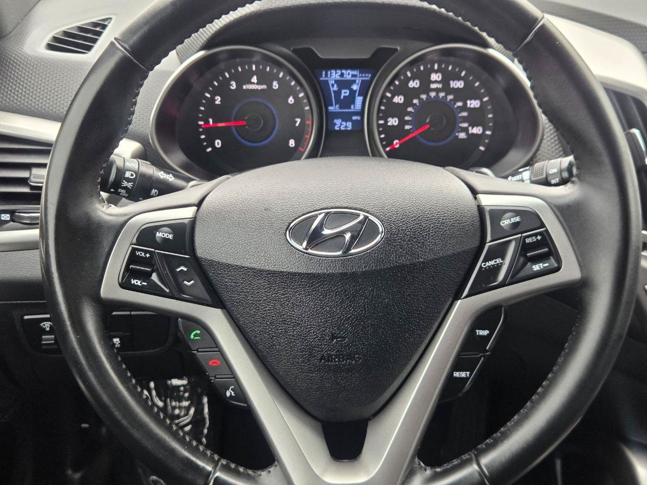 Used 2017 Hyundai Veloster Value Edition FWD image 22