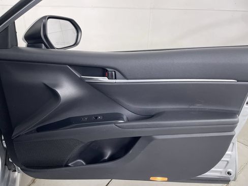 Used 2019 Toyota Camry SE w/ Convenience Package FWD image 22