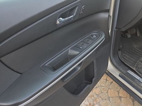 Used 2011 GMC Acadia SLE image 11