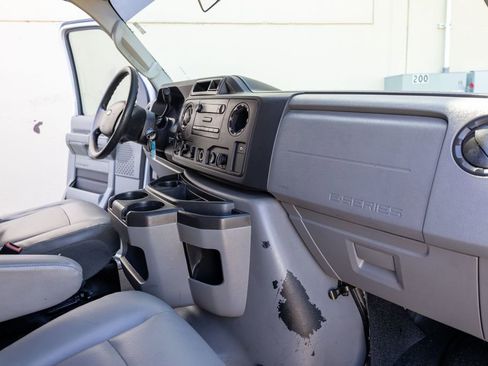 Used 2014 Ford E-250 and Econoline 250 Extended w/ Power Group image 12