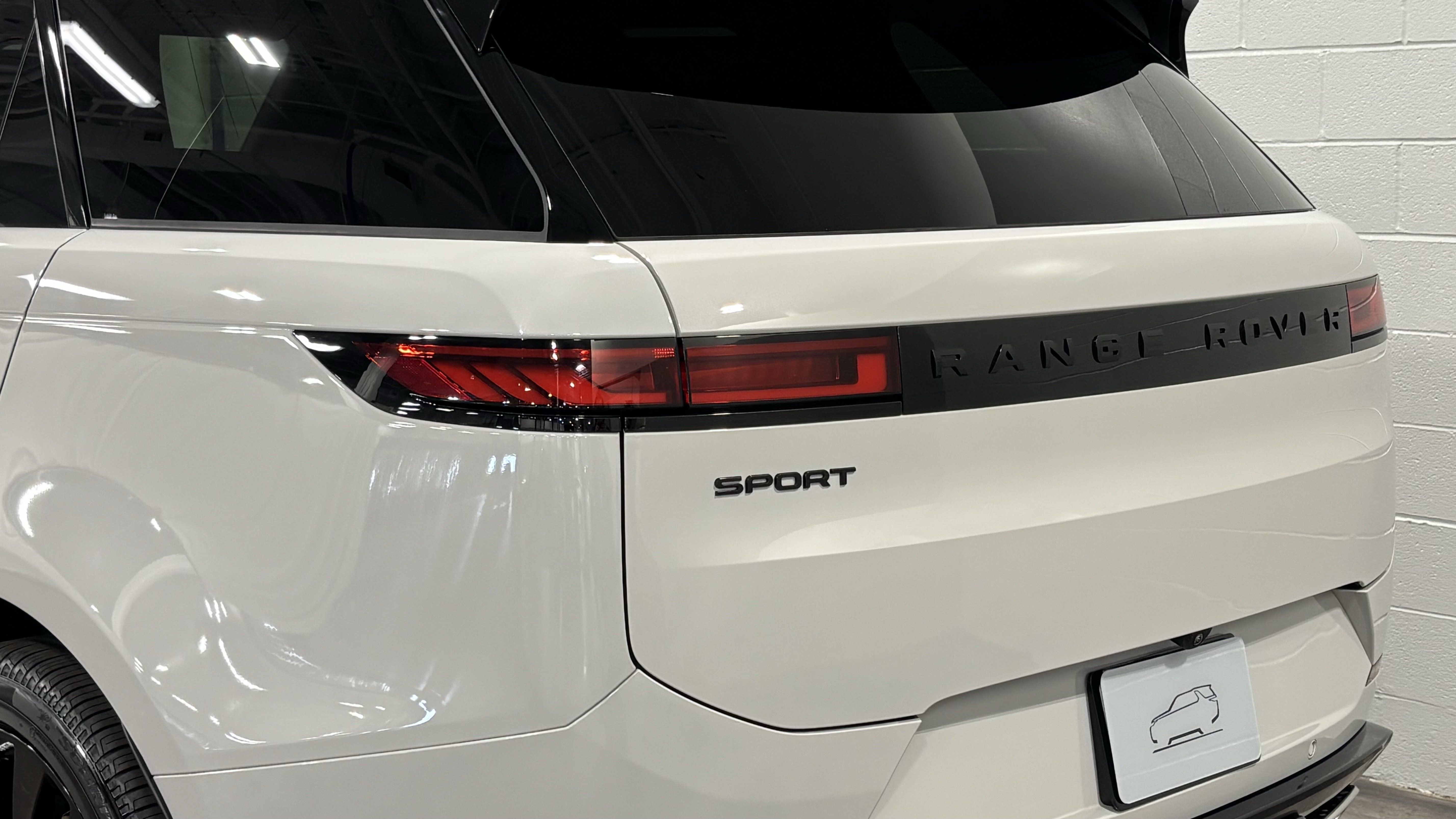 New 2026 Land Rover Range Rover Sport Dynamic SE AWD/4WD image 17