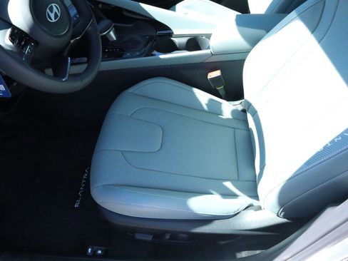 New 2026 Hyundai Elantra Limited FWD image 12