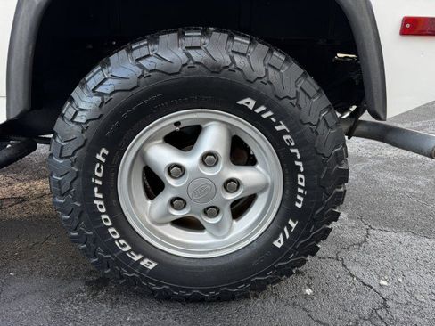 Used 1995 Land Rover Defender 90 image 29