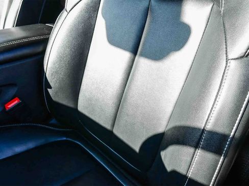 Used 2023 Jeep Grand Cherokee Limited w/ Black Appearance Package image 23