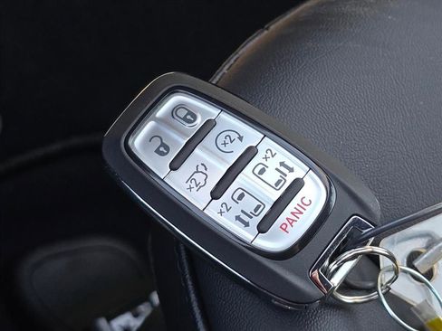 New 2026 Chrysler Pacifica Select image 13