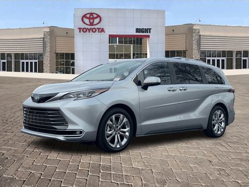 Certified 2022 Toyota Sienna Platinum image 2