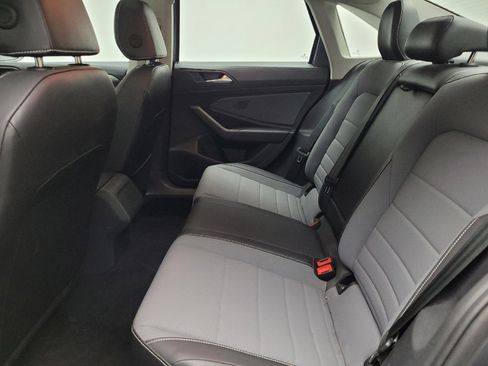 Used 2025 Volkswagen Jetta SE FWD image 18