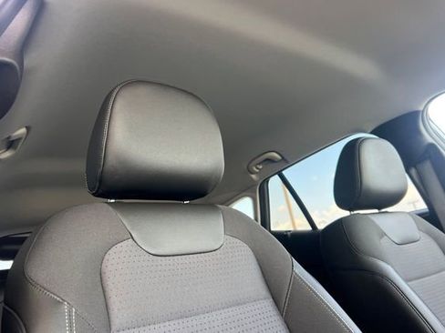 Used 2025 Chevrolet Trax LT w/ LT Convenience Package image 20