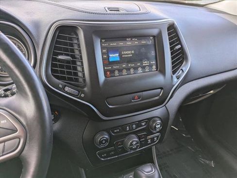 Used 2019 Jeep Cherokee Latitude Plus w/ Comfort/Convenience Group image 12