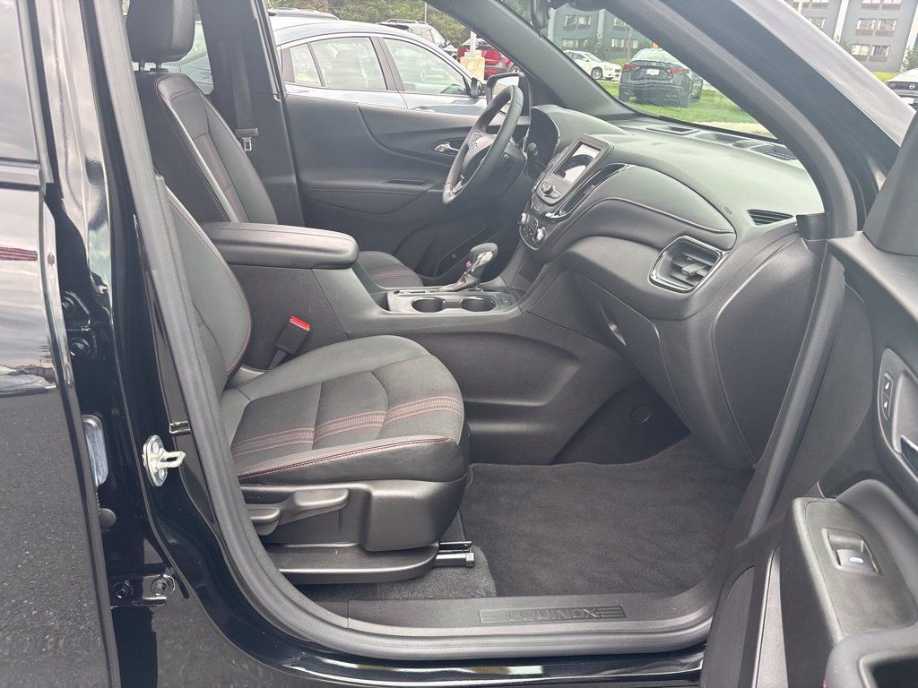 Used 2024 Chevrolet Equinox RS AWD/4WD image 32