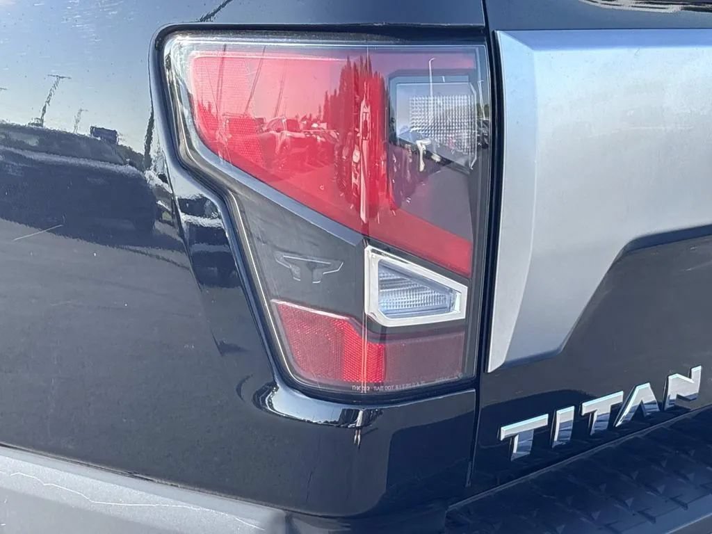 Used 2023 Nissan Titan Platinum Reserve w/ Moonroof Package AWD/4WD image 10