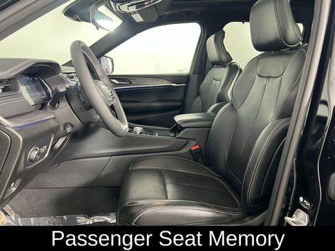 Used 2023 Jeep Grand Cherokee Overland w/ Luxury Tech Group IV image 10