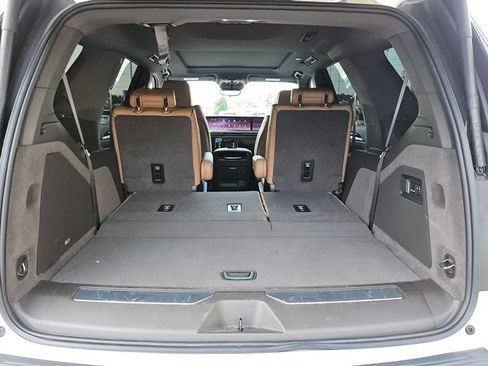 Used 2025 Cadillac Escalade Premium Luxury AWD/4WD image 6