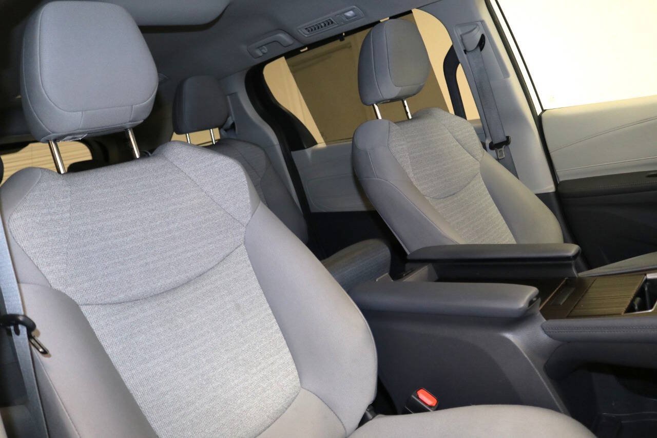 Used 2023 Toyota Sienna LE AWD/4WD image 84