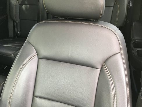 Used 2019 Chevrolet Traverse LT w/ LT Premium Package AWD/4WD image 24