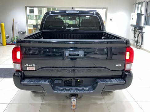 Used 2022 Toyota Tacoma SR5 w/ Technology Package AWD/4WD image 11