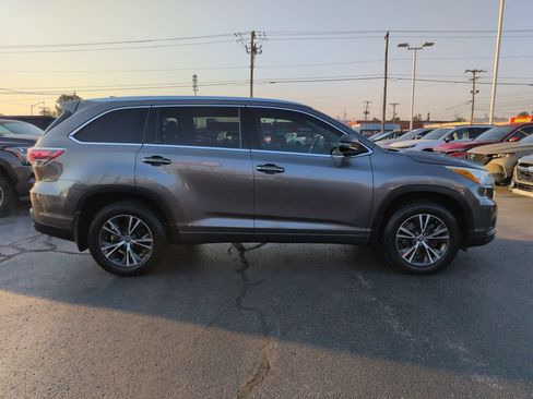 Used 2016 Toyota Highlander XLE AWD/4WD image 6