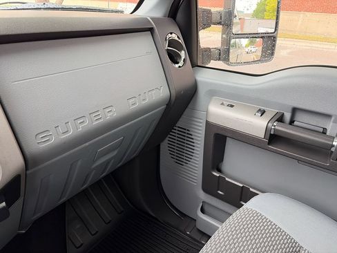Used 2014 Ford F250 XLT w/ XLT Interior Package AWD/4WD image 14