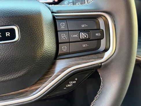 Certified 2024 Jeep Wagoneer L Series II w/ Flexible Seating Group image 24