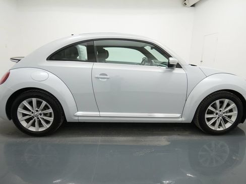 Used 2018 Volkswagen Beetle 2.0T SE FWD image 9