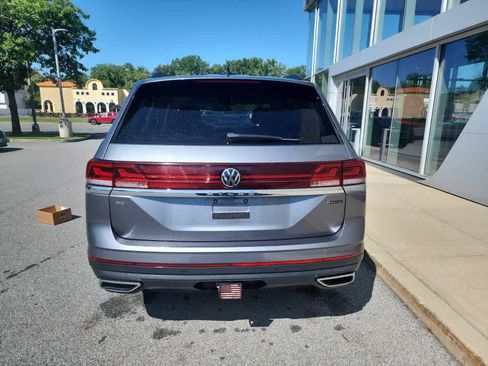Used 2024 Volkswagen Atlas SE AWD/4WD image 12