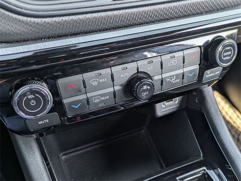 Used 2025 Jeep Compass Trailhawk w/ Trailhawk Elite Group image 21