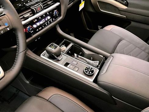 New 2025 Nissan Pathfinder Platinum w/ Cargo Package image 8