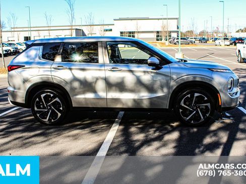 Used 2024 Mitsubishi Outlander SE image 9