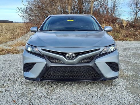 Used 2021 Toyota Camry SE image 3