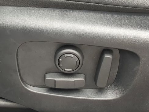 Certified 2025 Land Rover Range Rover Velar Dynamic SE image 18