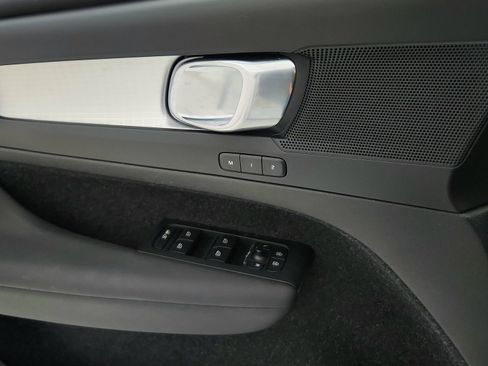 Used 2020 Volvo XC40 T4 Momentum FWD image 30