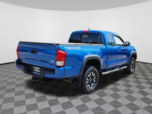 Used 2016 Toyota Tacoma TRD Off-Road w/ Premium & Technology Package AWD/4WD image 4