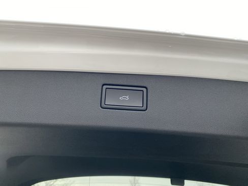 New 2025 Volkswagen Tiguan SE R-Line image 26