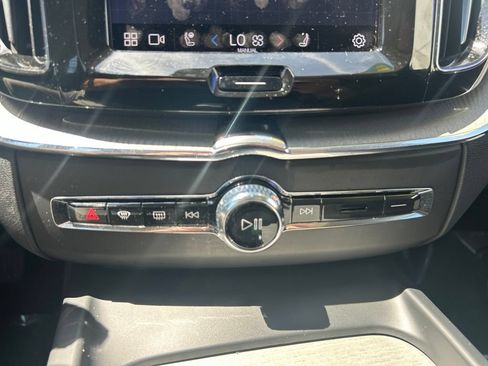 Used 2025 Volvo XC60 B5 Plus AWD/4WD image 28