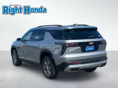 Used 2025 Chevrolet Traverse LT