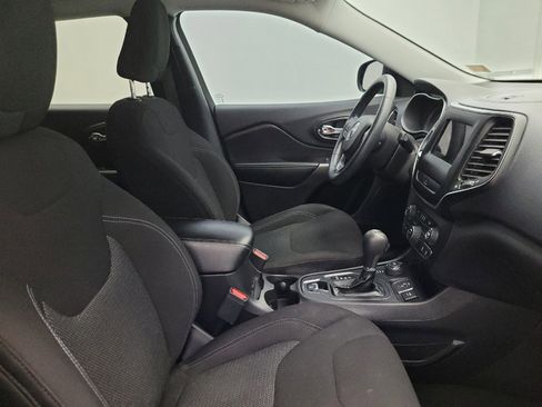 Used 2019 Jeep Cherokee Latitude w/ Popular Appearance Group AWD/4WD image 21