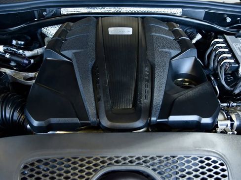 Used 2023 Porsche Macan S image 33