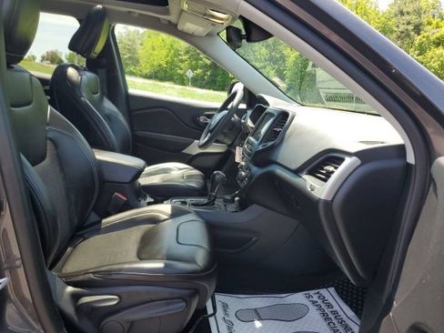 Used 2022 Jeep Cherokee Latitude w/ Sun & Sound Group AWD/4WD image 24