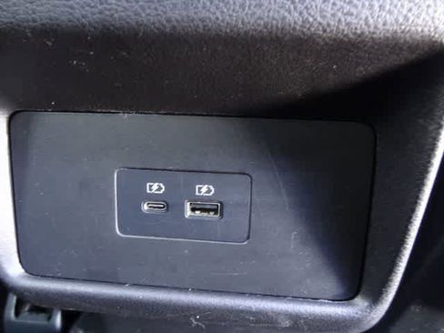 Used 2023 Nissan Rogue SV image 11