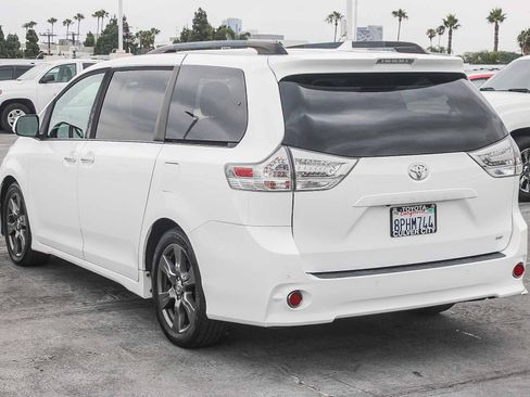 Used 2020 Toyota Sienna SE w/ SE Preferred Package FWD image 7