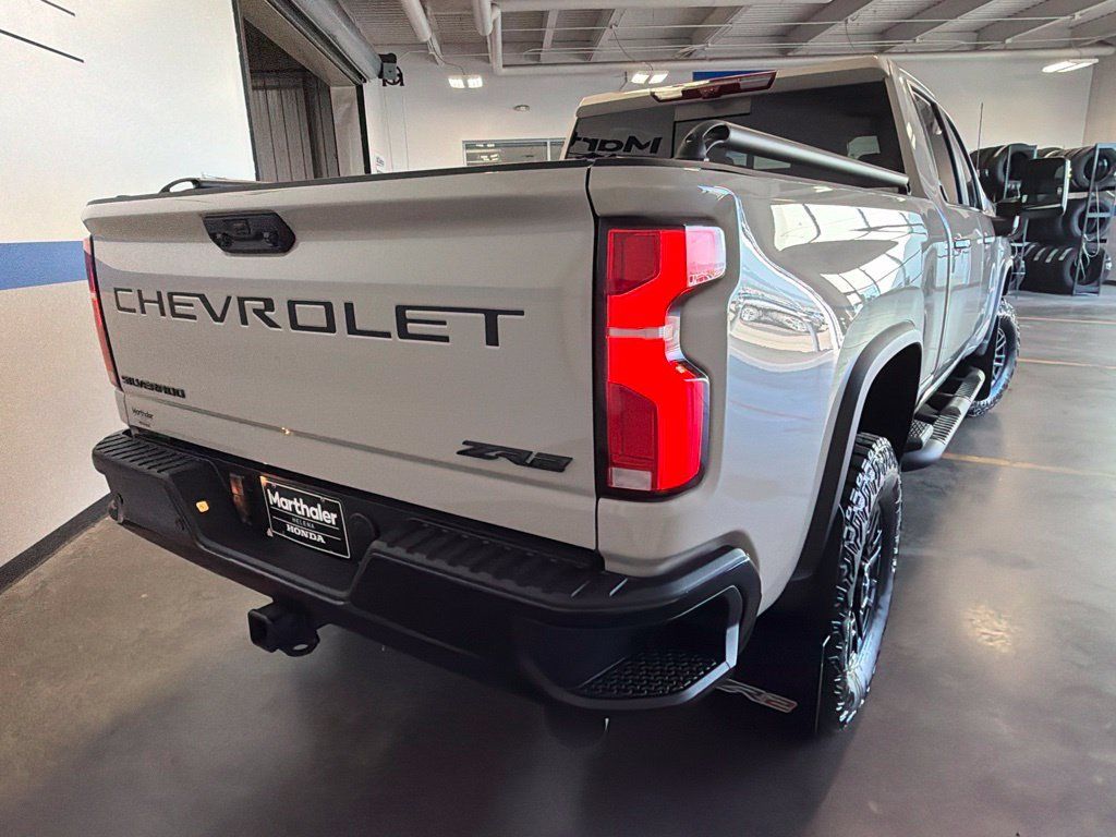 Used 2026 Chevrolet Silverado 2500 ZR2 AWD/4WD image 5