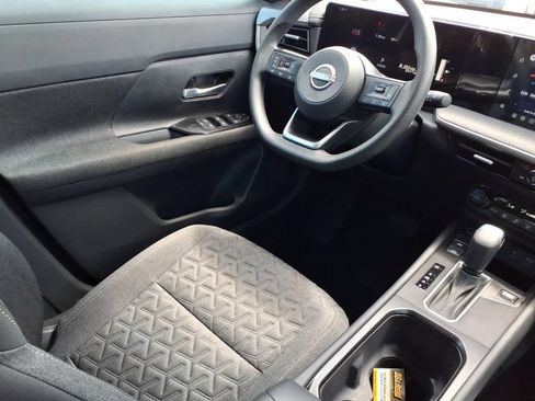 Used 2026 Nissan Kicks SV FWD image 9