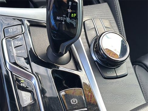 Used 2023 BMW M550i xDrive w/ Dynamic Handling Package image 33