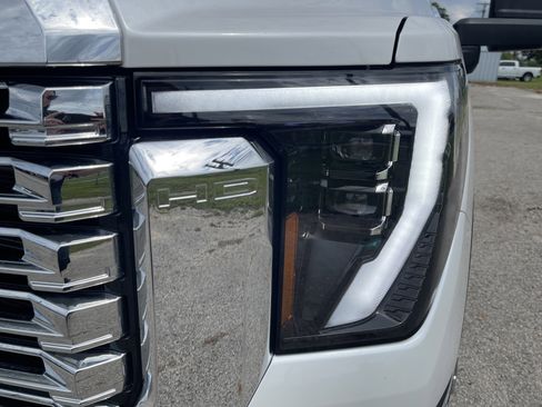 Used 2025 GMC Sierra 3500 Denali w/ Denali Reserve Package AWD/4WD image 10