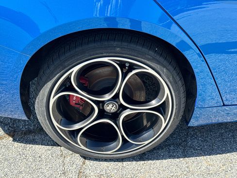 Used 2024 Alfa Romeo Giulia Veloce image 17