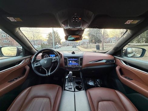 Used 2020 Maserati Levante image 31