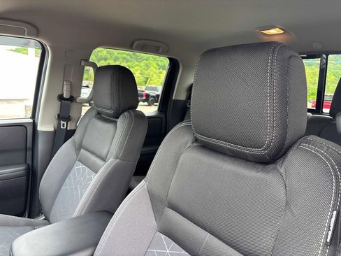 Used 2025 Nissan Frontier SV w/ SV Convenience Package AWD/4WD image 11